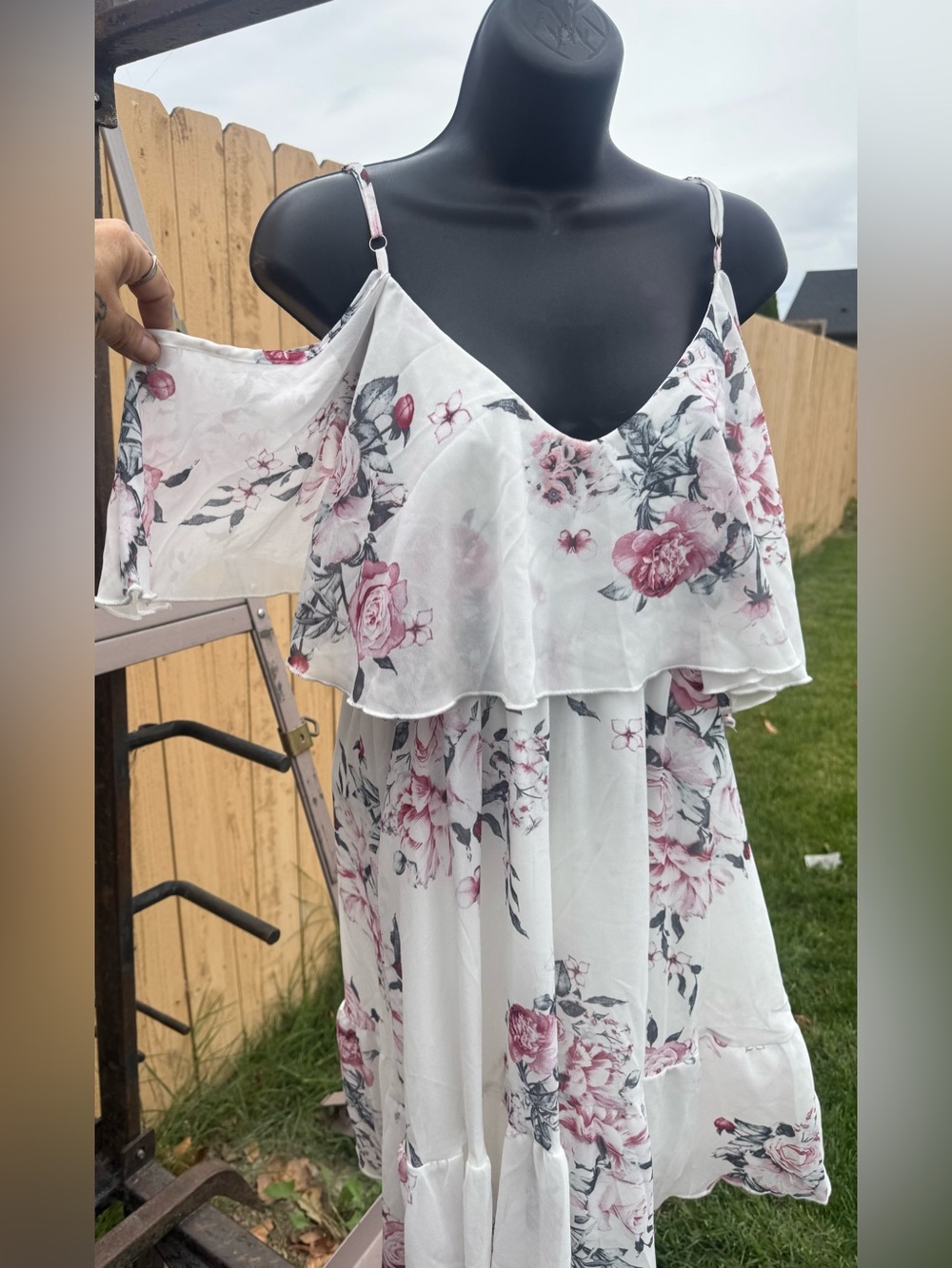 White Floral Cold-Shoulder Maxi Dress women’s XL